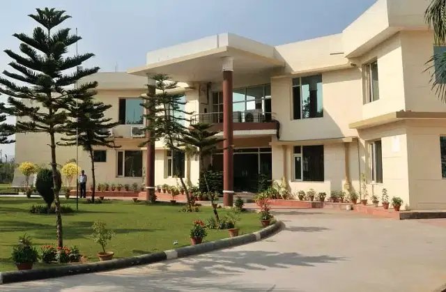 Baddi_University_of_Emerging_Sciences_and_Technologies_(BUEST),_Solan